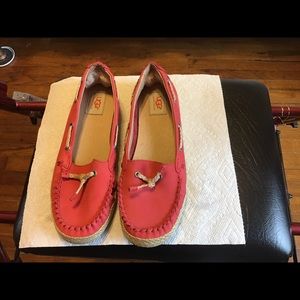 UGG Peach Pink Flat Shoes Size 8 🥿